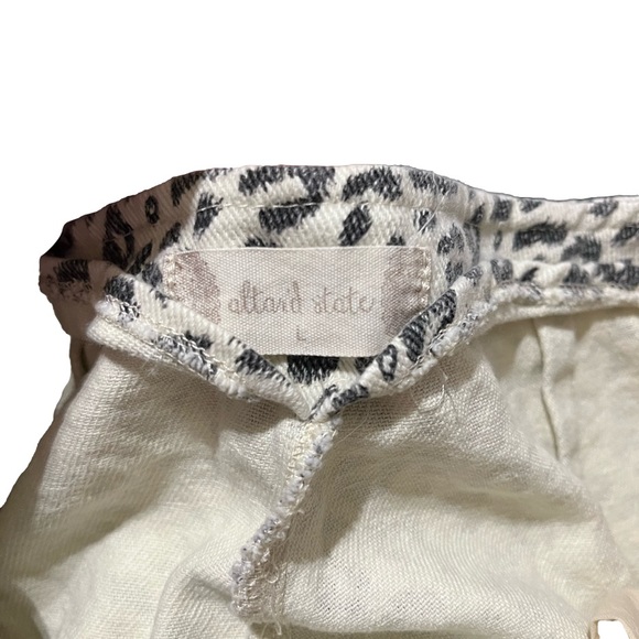 Altar’d State Size Large 100% Cotton Jean-Like Shorts Animal Print Zipper Pocket - Picture 3 of 3